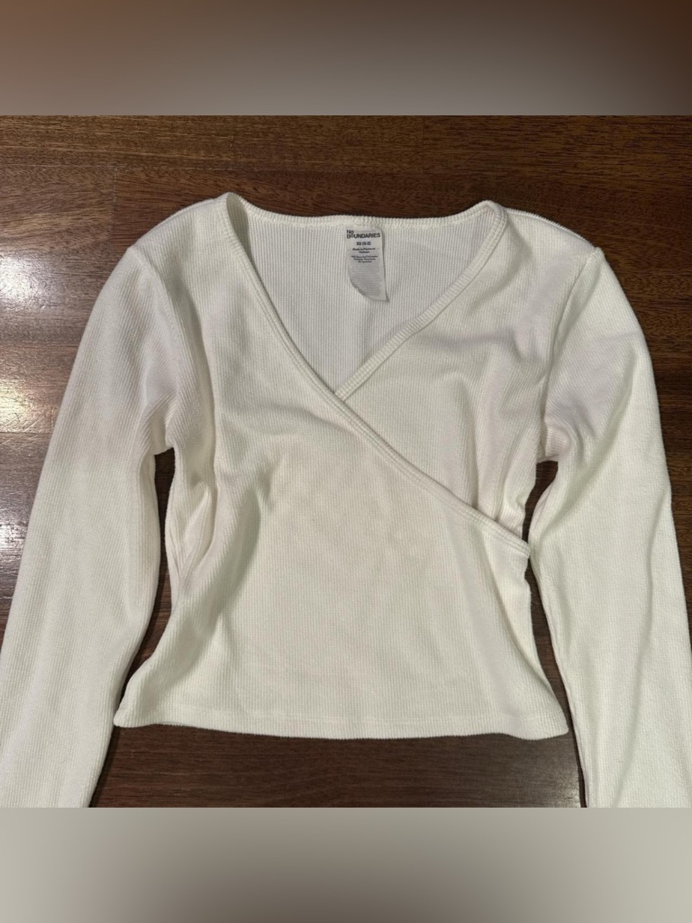 No Boundaries White Ribbed V-Neck Long Sleeve Top